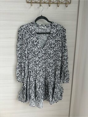 Black & White Floral V-Neck Smock Tunic